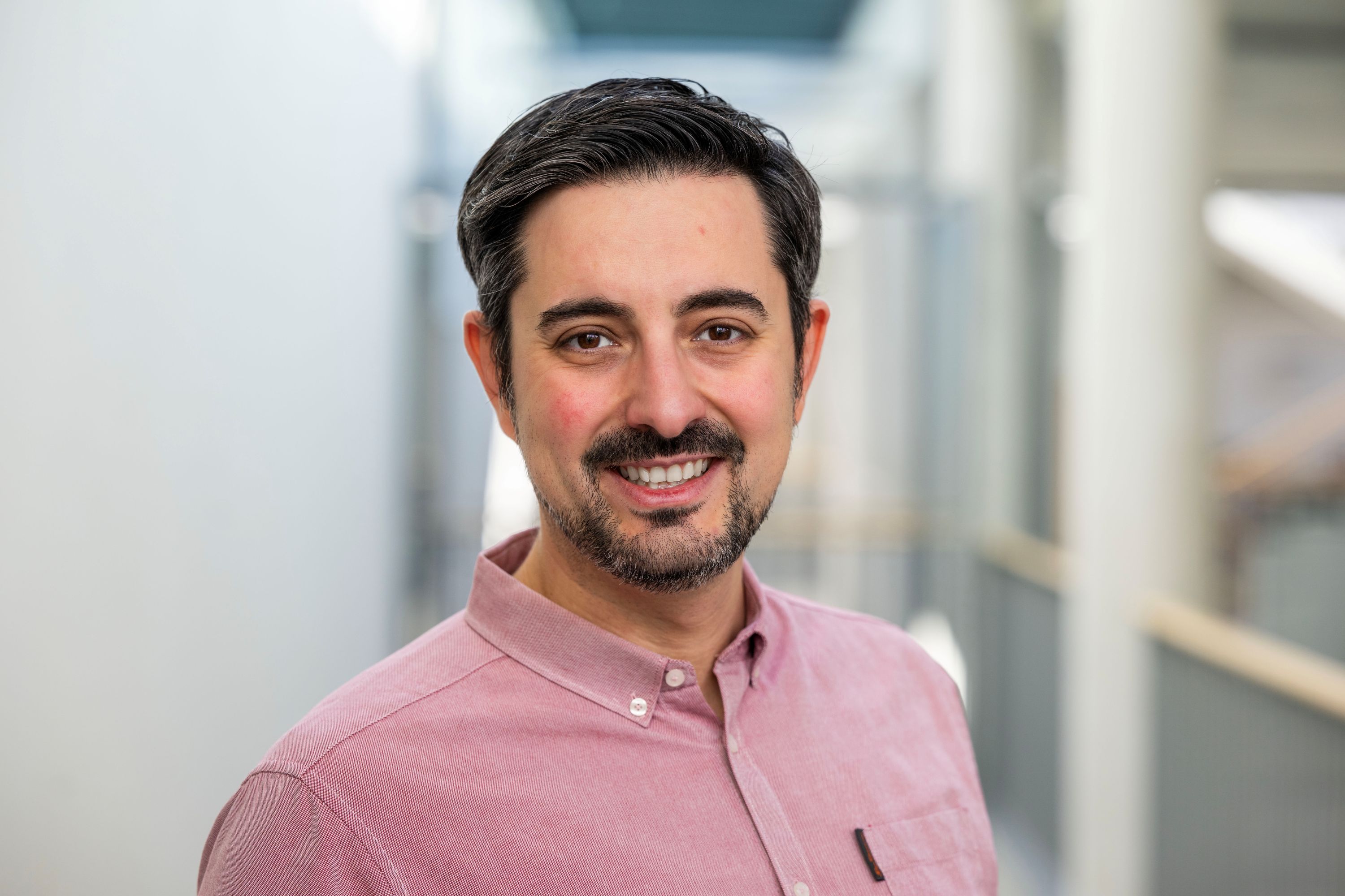 Porträttbild på Konstantinos Kyprianidis.